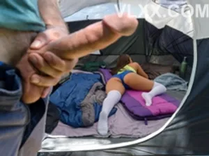 Hai cha con và bà mẹ gợi cảm