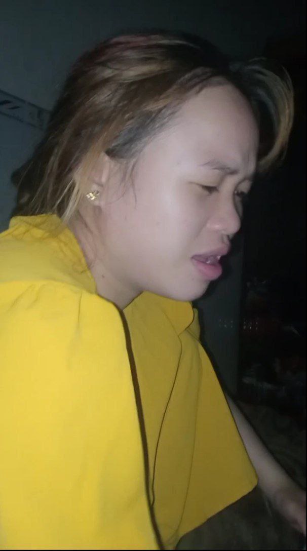 Chồng yêu không chơi, để lão nhà bên chơi