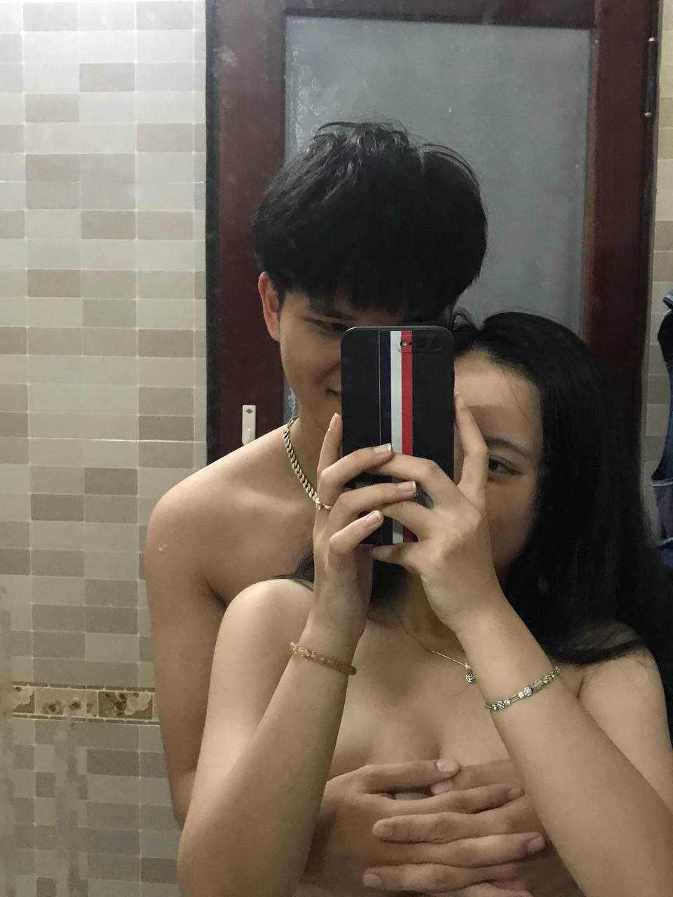Em gái của em sao có thể làm cho em phê bằng cô được